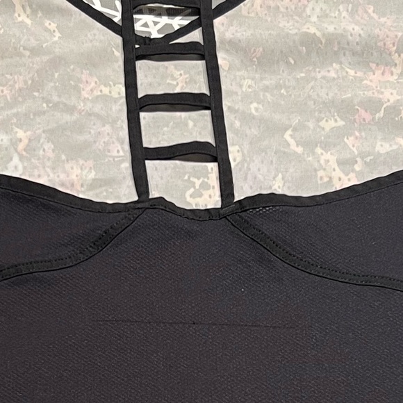 Lululemon Breezy Singlet - Picture 8 of 8